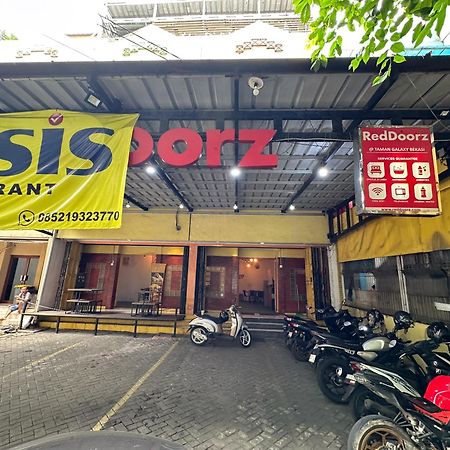 Hotel Reddoorz At Taman Galaxy Bekasi Exterior foto